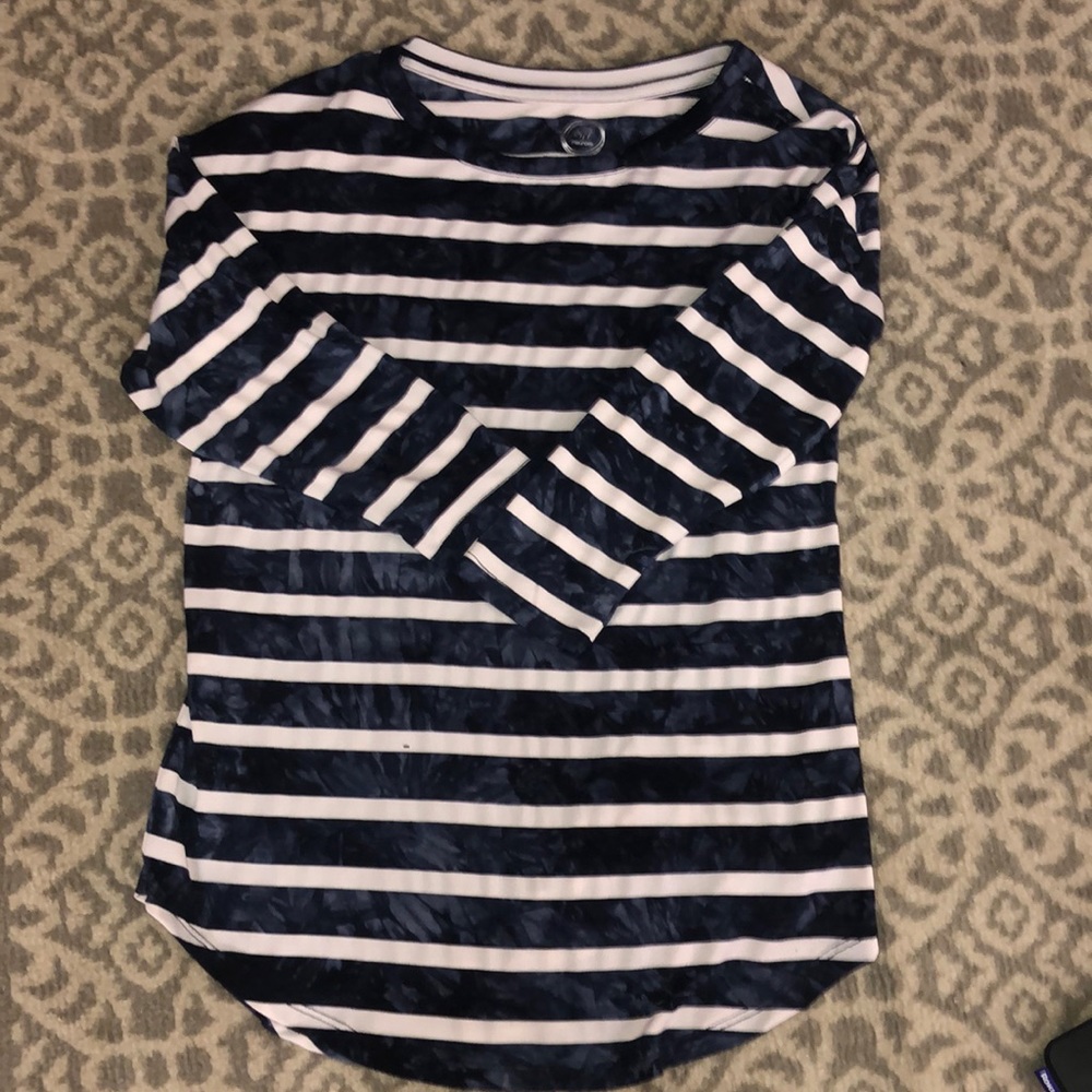 3/4 length sleeve tee with round hem